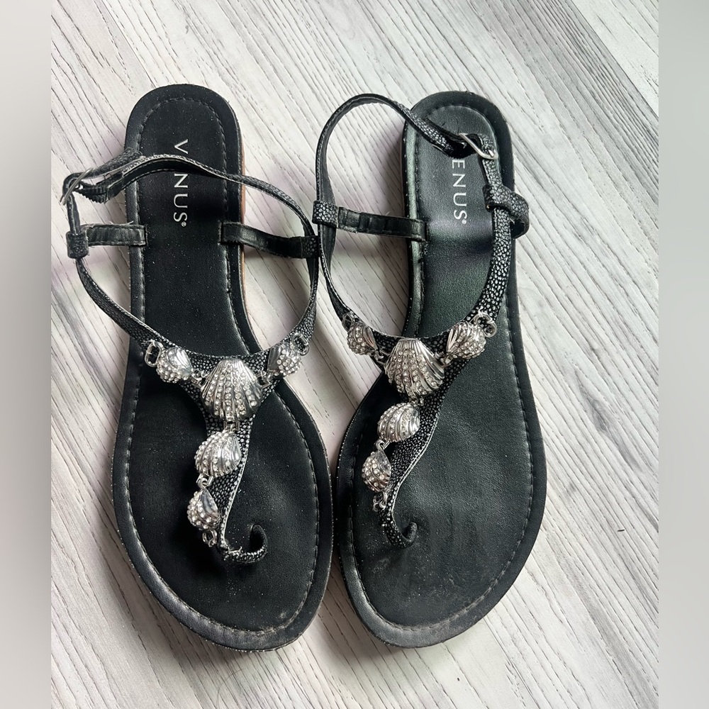 VENUS Sparkling Shell Sandals - Picture 2 of 4
